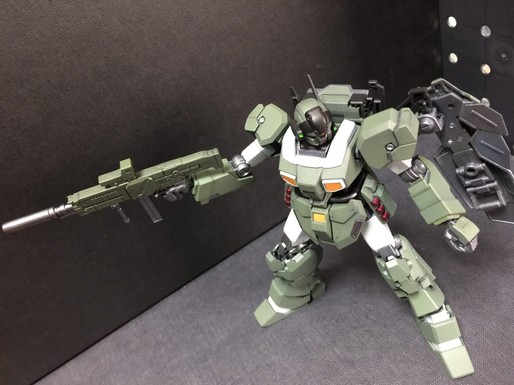 良いんです。MSは飛ばなくて。ゴーグルレンズが無いのは、ARMORED COREっぽいのが好きなのと、カラーリングはボトムズっぽいのが好きだからです。はい。