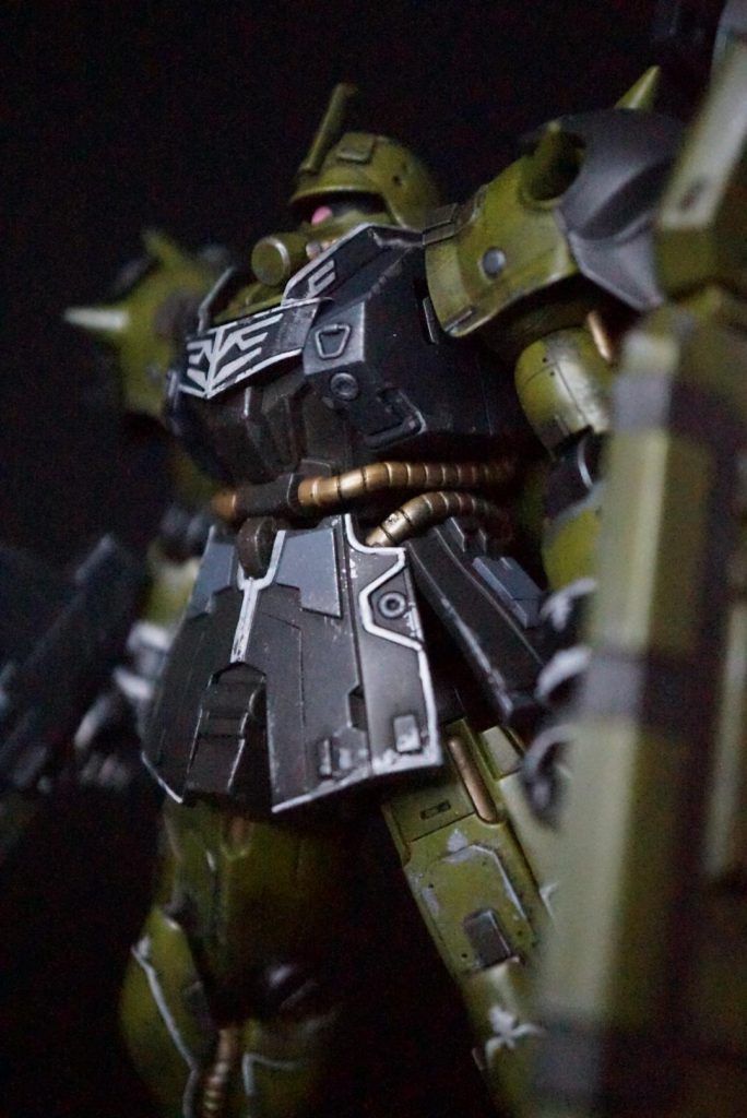 そうそう、モノアイ塗り忘れてたんですよ……なので急遽シール貼ったんですが違和感が出まくり！ない方がマシだったかもしれない