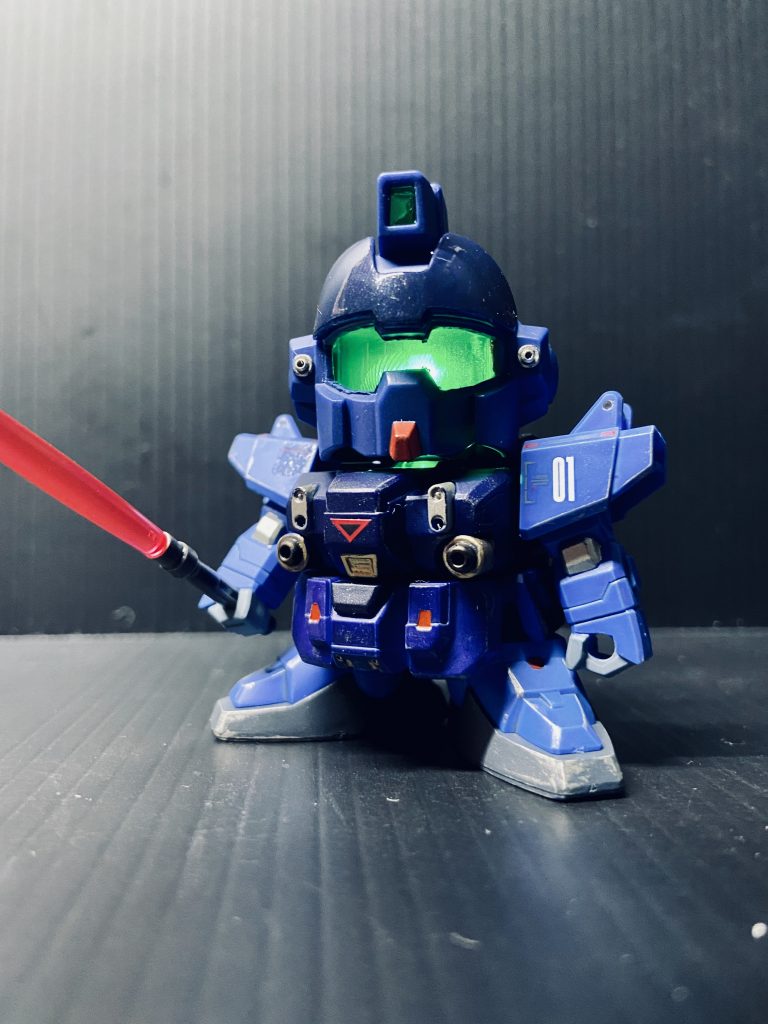 軽ーくエッジにシルバー乗せてますってます。LED化以外は、ビーズやメタルパーツの埋め込みでディテールあげたくらいです。