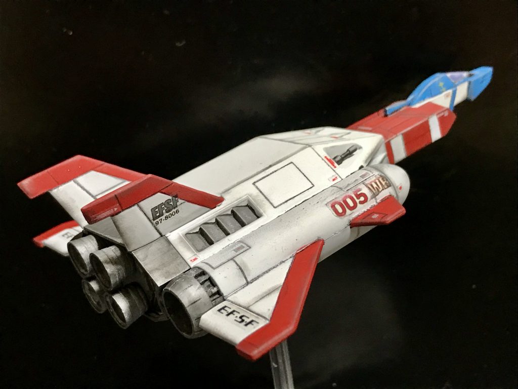 右側は005(まるまるご)のマーキングなので…