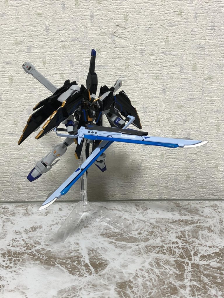 アロンダイトにはビーム砲の先端を取り付けたのと、刃先などを形状変更しています。おまけで余っていたRGアロンダイトと、HGエクスカリバーをミキシングして作りましたなのでRGアロンダイトはHGエクスカリバーと連結できます