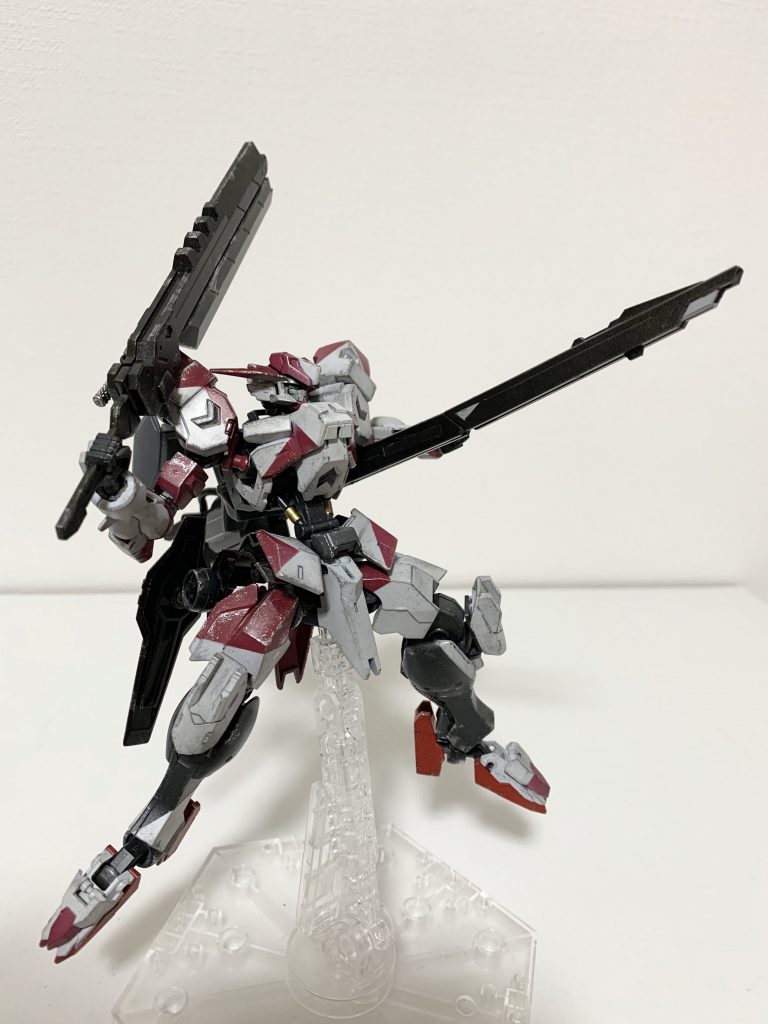 各武装を使い分ける事で近・中・遠距離での戦闘に対応汎用性の高さを意識した設計として、自衛の為のプログラムをHAROによって組み込まれています。