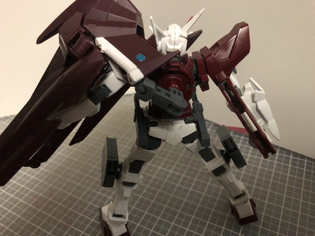 外套ユニットの接続に関してはこのように、後ろからガッツリ接続してます。最後に以前からだいぶ大幅に改修を重ねたのでこのガンプラにはだいぶ思い入れも深まりました…！だからこそ、めちゃくちゃブンドドしてもへたらない関節を提供してくれたトランジェント君には感謝感謝です！いつかGBNが出来た際にはこのガンプラに乗り込みたいですね。厨二病感マシマシですが！結局かっこよければそれでいいんですよね！ 