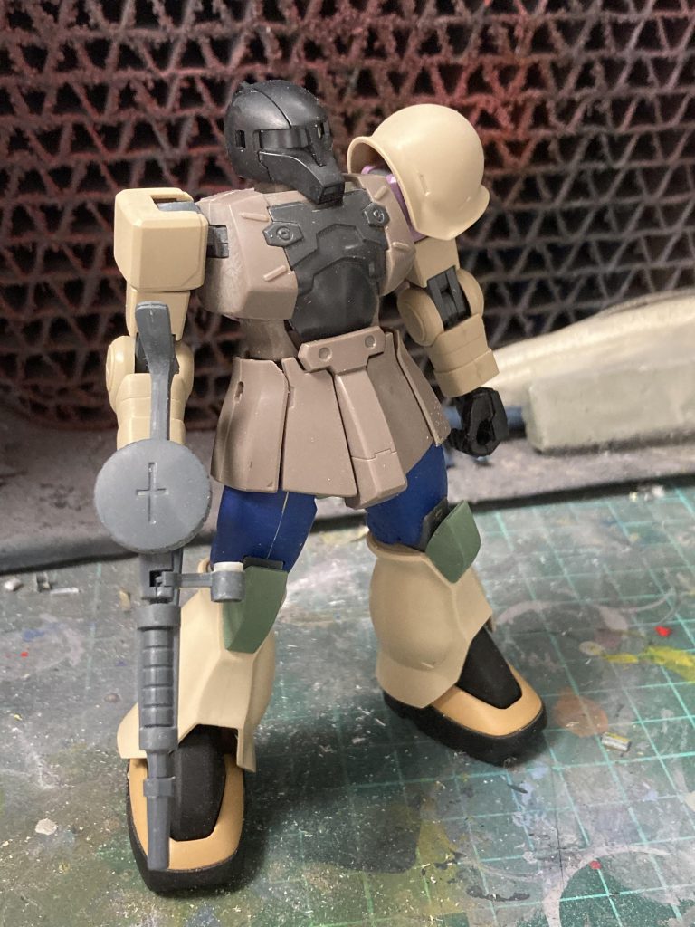 製作過程もなにも 過去のジャンク品を組み上げて塗装したそんな一品になるのでなにもなにも( ˙꒳​˙  )製作理由には「最近HGUC旧ザク無くない…？」という訳です．地元が田舎なので流通が悪いのかそもそも品薄なのか．ネットを見ても定価以上で巣ごもり民が買い占めてしまう流行り病が理由なのか…せどりを名乗る連中だったら許し難いことです( ･ὢ･ ) 