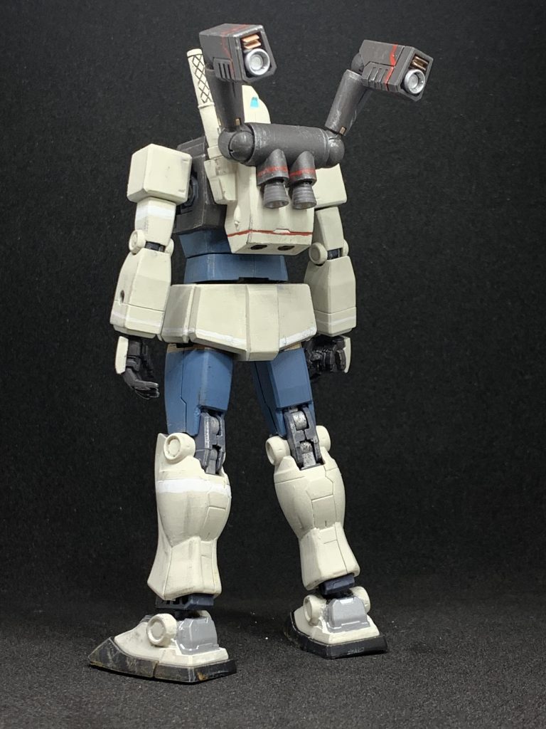 背面。白いランドセルに追加の推進装置が映える。