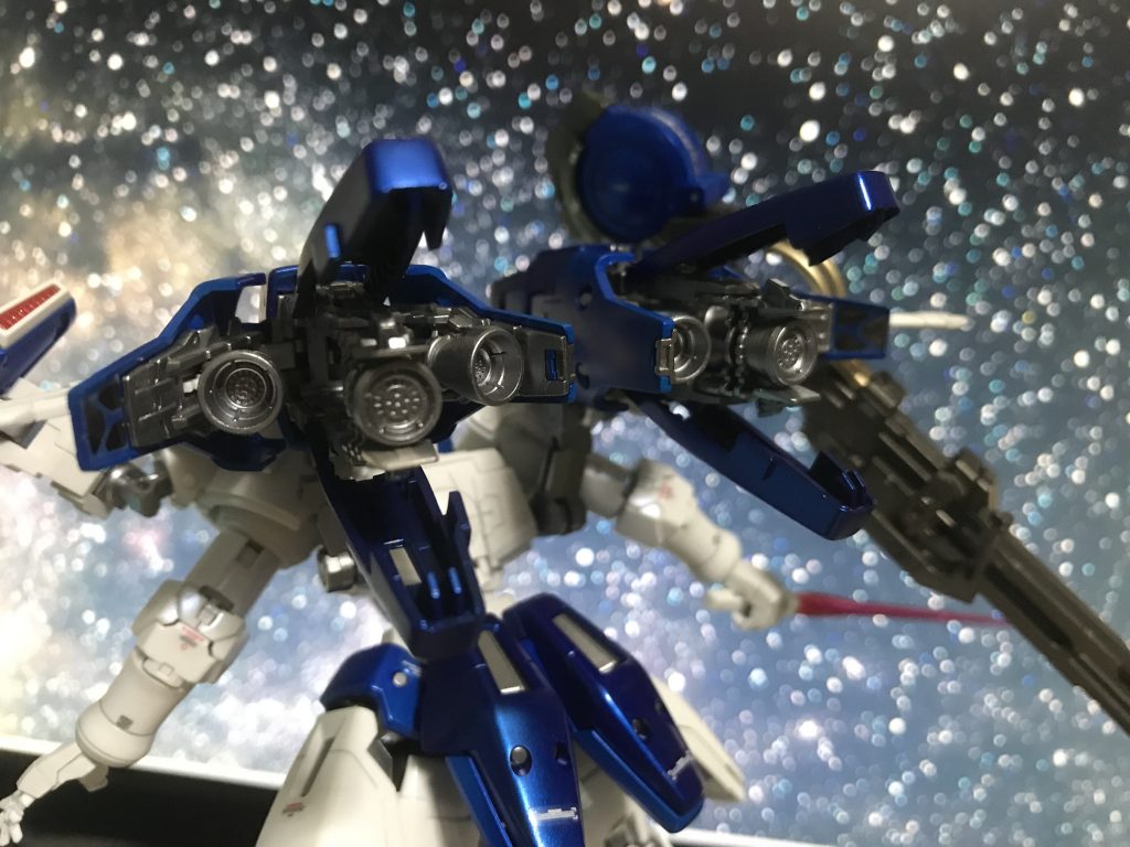 ○使用塗料クレオス→(C) ガイアカラー→(G)白:成形色→(C)サファイアブルー濃い青:(G)ガンメタル→(G)パールウルトラマリンブルーブリリアント薄い青:(G)サーフェイサーエヴォ→(G)Exクリアー→(G)パールウルトラマリンブルーブリリアントアンテナ:(C)GXメタルイエローフレーム:(G)フレームメタリック2武器類:(G)ガンメタルメガキャノンパイプ:(C)カーキグリーン→(C)スーパーゴールド2赤:(C)メタリックレッドスミ入れは全てタミヤのエナメル塗料を調色して行いました。