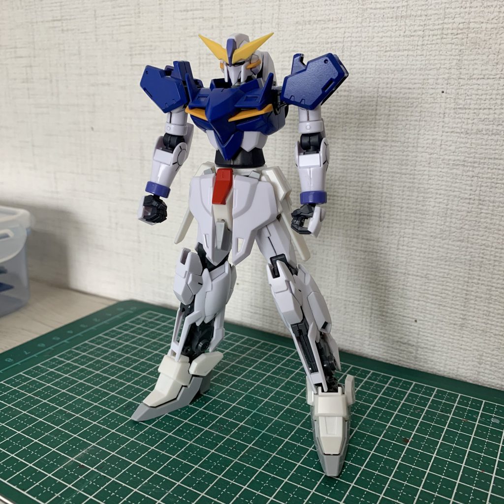 足の付け根をポールジョイントから3mm軸の穴に加工したので、テルティウムの腰に付けられるように!