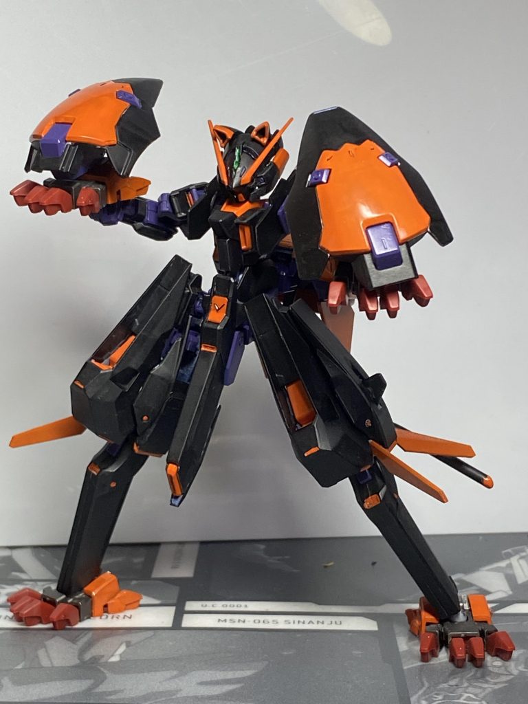 爪の色以外を塗装した時のものです。程よくハロウィンカラーになってます。