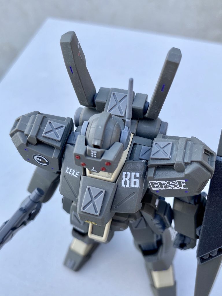 上からの攻撃に備えてる的な。