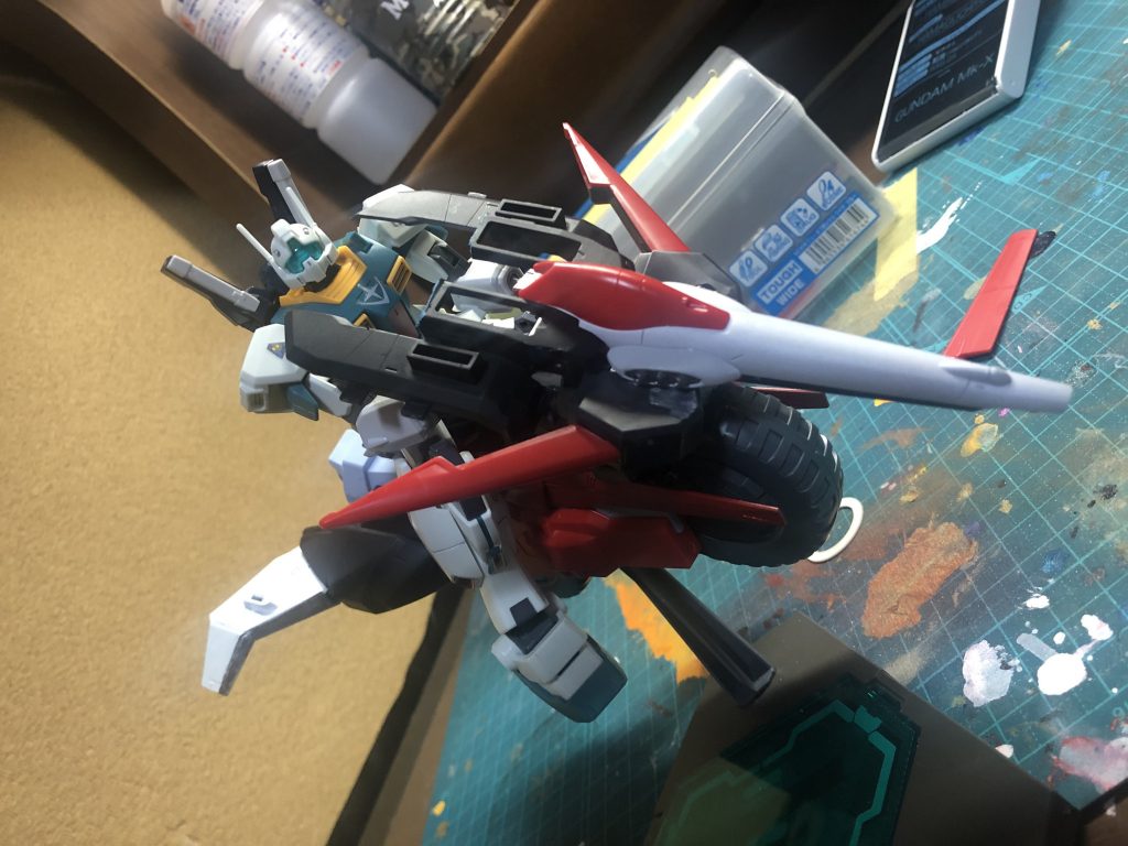 リガ・ズィの変形パーツつけてるので飛べます！