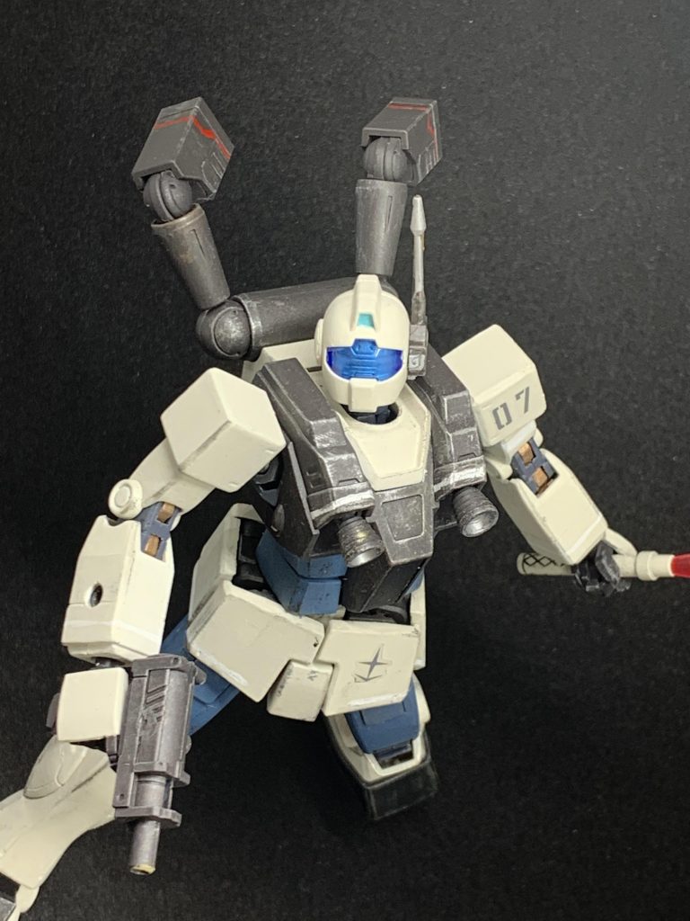 ライン類は面相筆で描き込み。白系色に白を描き込むのは初めてで少し不思議な気分でした。