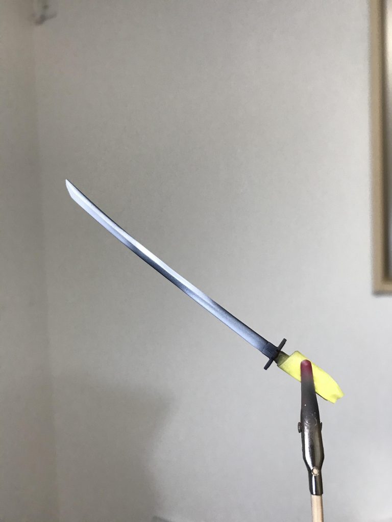 メタリック禁止縛りをしているので、刀は光ってる風塗装をしました。後で知りましたがNMM塗装と言うそうです。