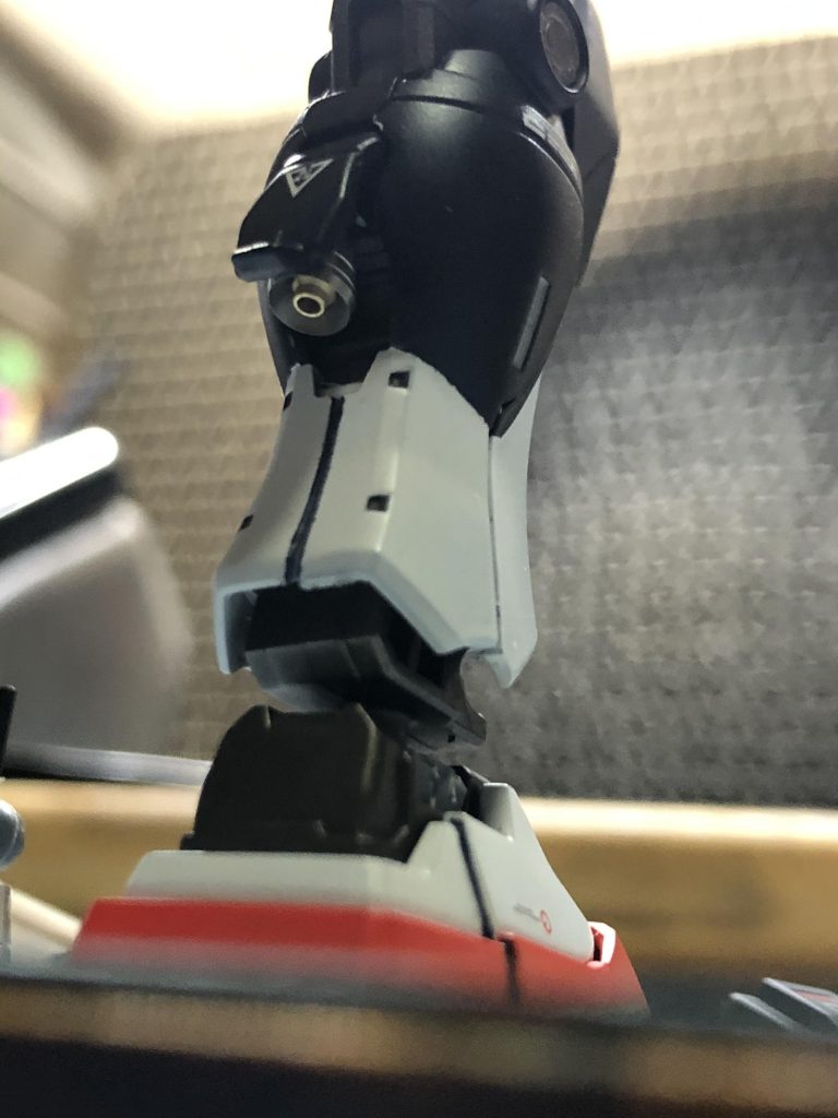 ふくらはぎのスラスターは開閉をオミットし、メインスラスターと同じ様に大型化＆多重構造化しています。