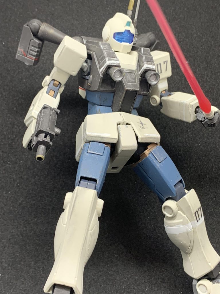 originシリーズのガンプラ特有のやたらと広い可動域のおかげで良いポーズが取れる。肩は改造の都合上可動域が相当狭まってしまった。
