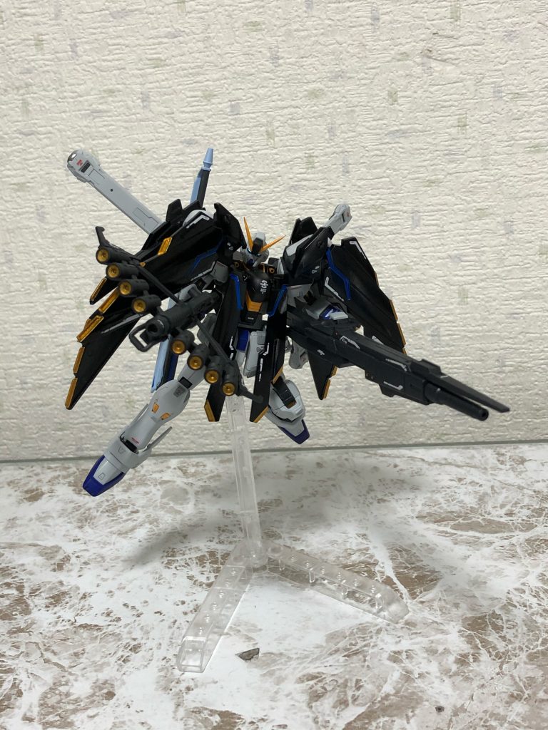 塗料                                                                          白:クールホワイト+明灰色                                     白2:明灰色        黒/本体:セミグロスブラック                                    黒/フルクロスユニット:アルティメットブラック    グレー:ジャーマングレー                                      青(本体/ビーム):純色シアン                                      青/アロンダイト:スージーブルー+ホワイト          金:スターブライトゴールド                                     銀:プレミアムミラークローム                                  ツインアイ:蛍光ブルー/レッド