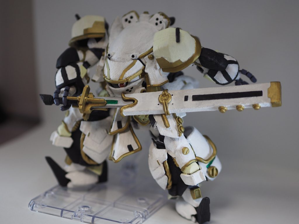 鞘からちゃんと抜けるし、モノアイもちゃんと動く。指の動きもいい感じ