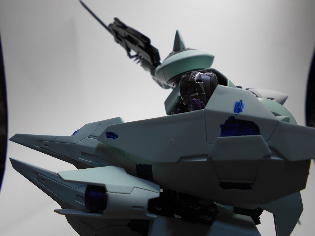 ポージングをつけるとこんな感じでライフの下側には剣を装備させています