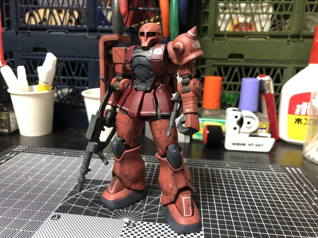 肉眼で見た感じ。部分塗装のみで基本塗装してませんがそれなりに見えるのではないかと思います。汚した上につや消し吹いただけです。ガイアのプレミアムEXクリアー吹くと質感爆上がりします。