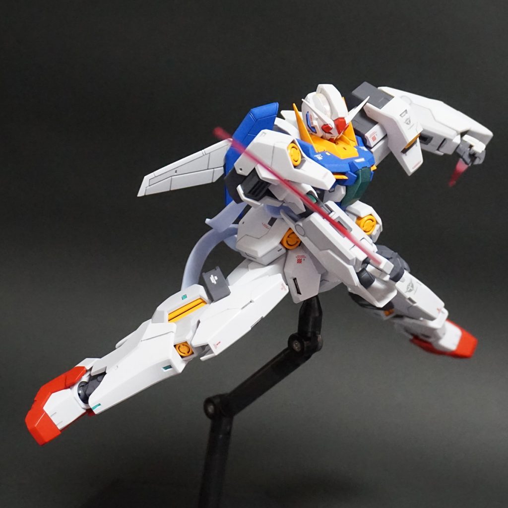 GNビームサーベルを構えて