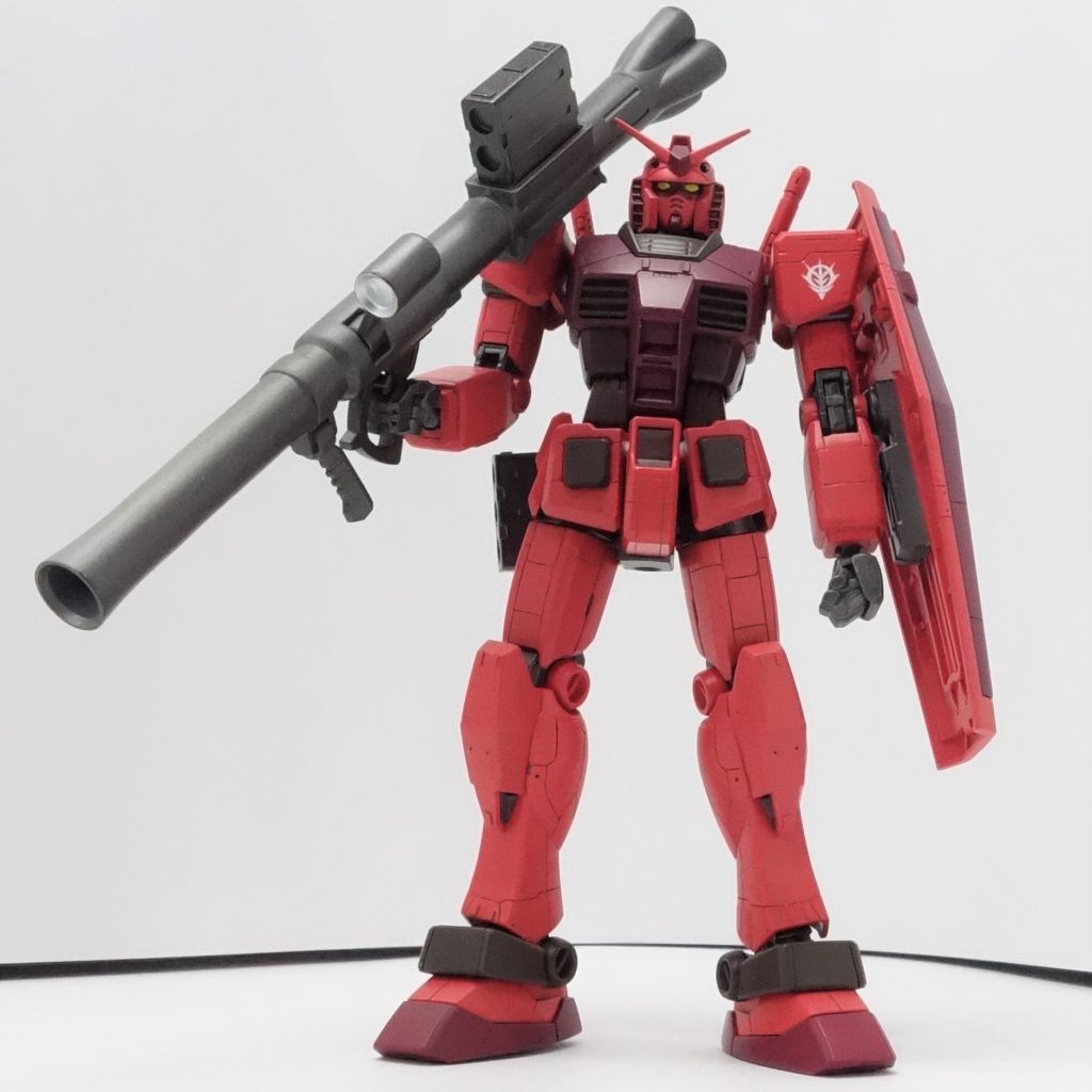 ザクバズーカを持たせて。ジオン系の武器を持たせたかったのでオリジンザクからもらいました。(本当はドムのビームバズーカが良かったけど)