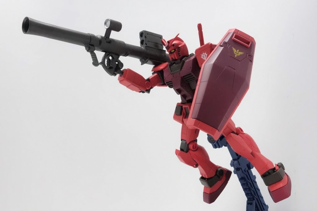 手は主にビルドハンズ、武器持ち手のみジムカスタムから持ってきました。30thガンダムは良いキットだとは思うんですが、手の造形がテキトーなのが欠点だと思います。