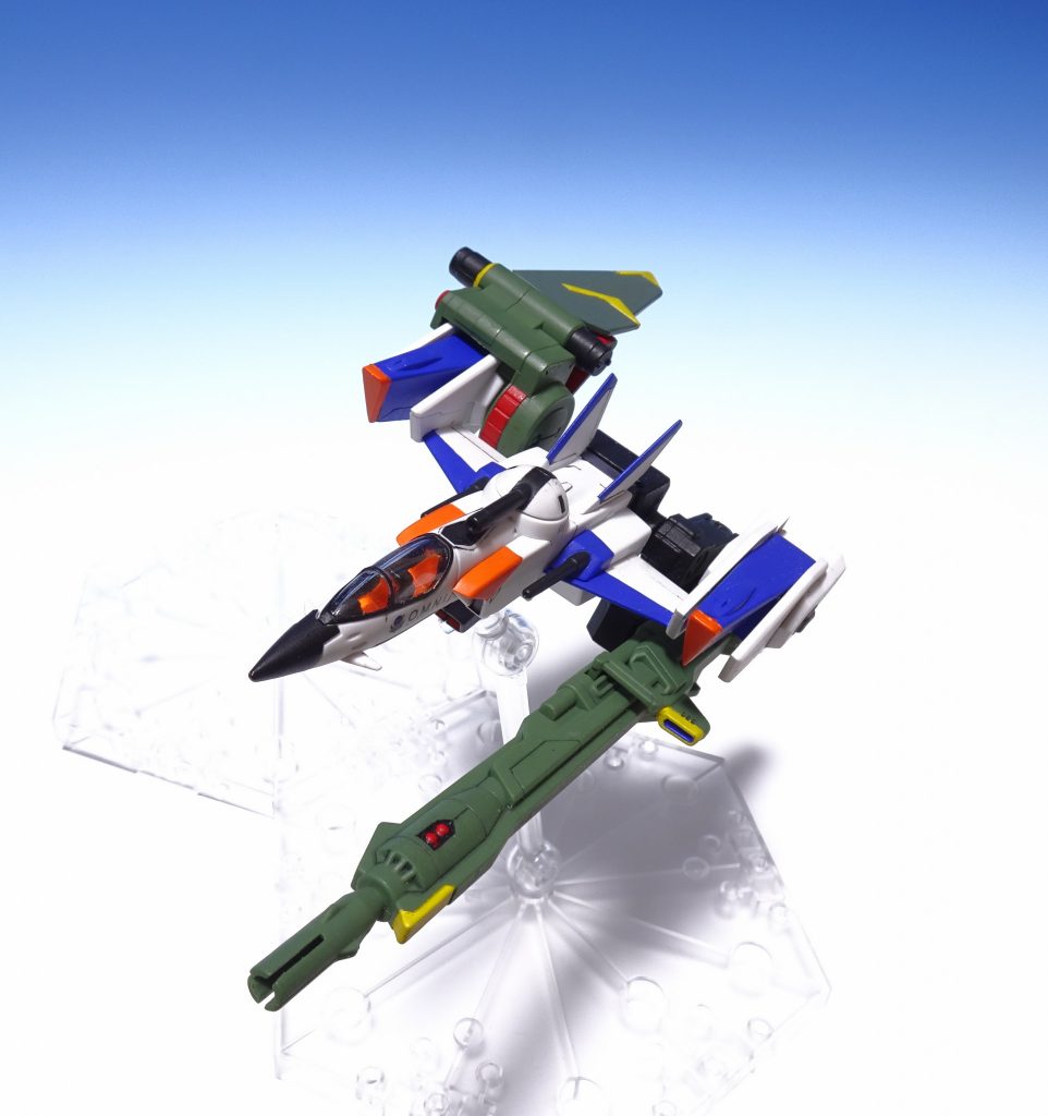 ランチャーの畳まれた肩アーマーも塗装。