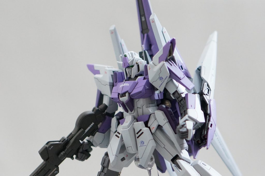 顔もそのままだと好みではなかったのでガンダム寄りになるように少しいじりました。