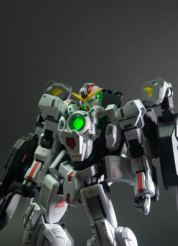 GNドライブなど発光ギミックはダブルレンズにしたことで少し奥行きのある感じの発光になりました。