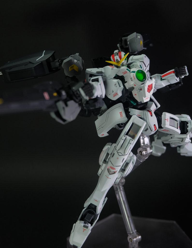 ナドレ基本形態であると同時に、高速戦闘に対応。純白の機体に赤い装飾が目を引く形態である。本機体の最大の特徴はこの形態で使用可能となるトライアルシステム敵MAのプルーマの制御系統を上書きすることで、圧倒的数の不利を覆し、一気に形勢を逆転することが可能。しかし、このシステムを使用するためには敵対するモビルアーマーとの一定時間の交戦をもってプルーマとの通信を解析する必要があるためヴァーチェなど各形態で交戦を行い、解析が完了後ナドレに変形しトライアルシステムを使用することが基本運用である。