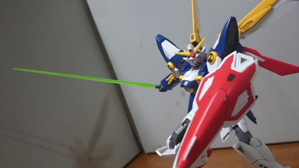 ・ビームサーベルクリアパーツは胸の○共々ヤスリスティックで磨いてるっス