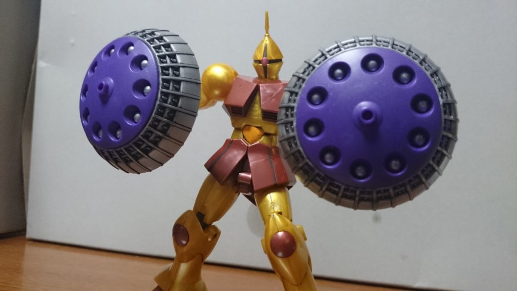 ・ギャンギャギャン今回のメインキットっスね。こちらはハンドパーツとシールドをヴァリュアブルポッドから持ってきて完成っス。そして…