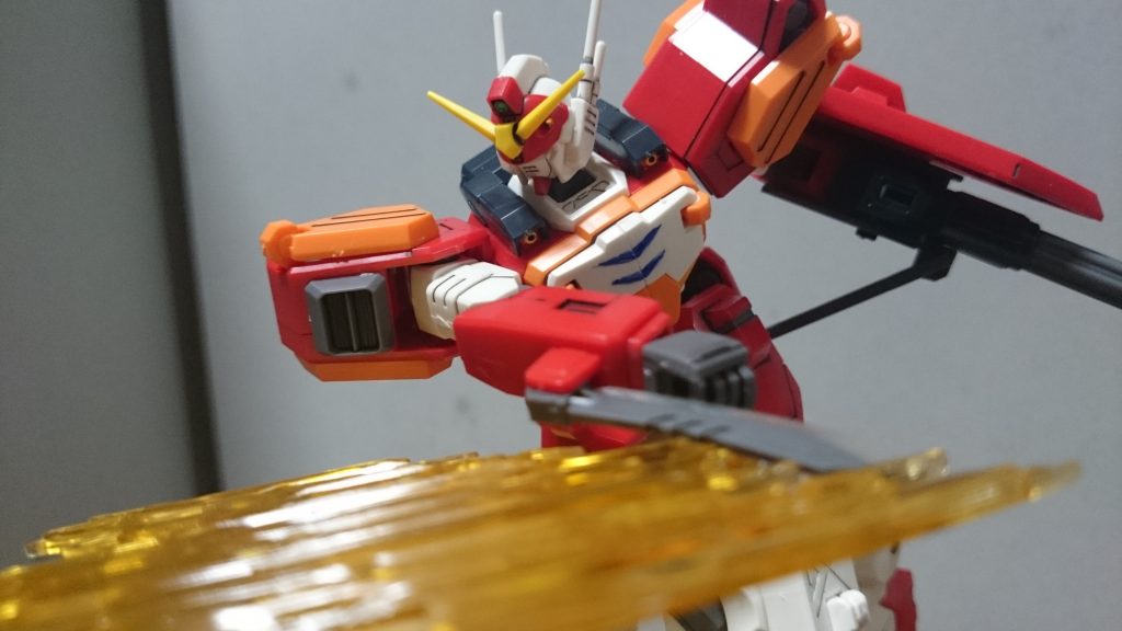 このアーミーナイフ、サーベルのようにイチイチ持ち替えなくていいってのは便利なんスけど、なんか使い辛そうっスね…