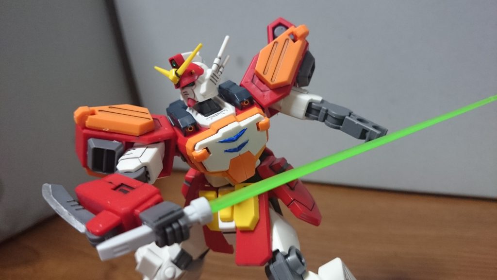 隠しサーベルを再現出来るパーツはなかったんスけど、それっぽく。ビームサーベルはコアガンダムのものを流用っス
