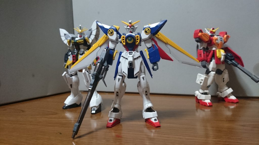 Wだョ！全員集合……できませんでした。最後はW前期OP「JUST COMMUNICATION」最後のカットでウイングの左側とサンドロックの右側の空白は……デスサイズとシェンロンの発売が待たれるっス…