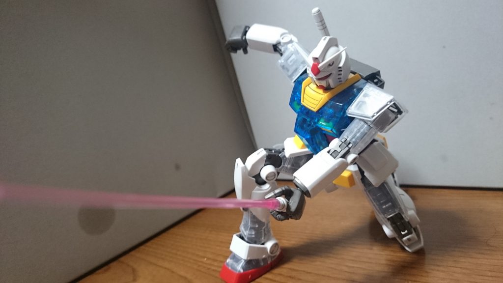 ・ビームサーベルこちらは成形色の変更もナシ