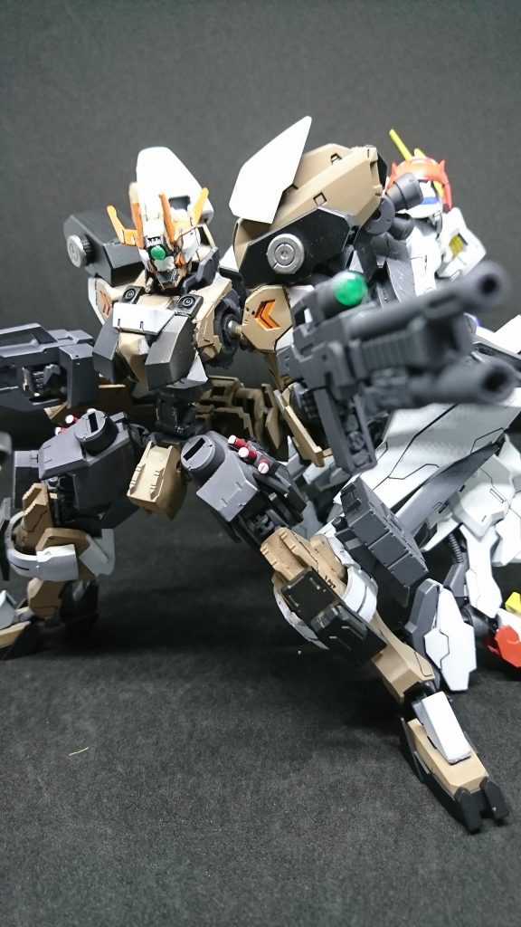 フェンリスの救援に向かったスコル無事に合流し敵機を撃破した「大丈夫か？ヴォルフ1」「来てくれたんだ…ありがとうヴォルフ2」安堵するもつかの間新たな敵増援が現れた敵はグレイズフレームに似た機体が10機フェンリスとスコルに向かってきた