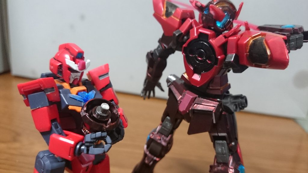 加工方法はこちら。24話のカットを見る限り、太陽炉を固定するツメは無いようなので、まず太陽炉のツメを全てカットするっス。次にGNシールドのジョイント部の余剰パーツのピンを切り飛ばして、太陽炉に取りつけ(サイズはばっちり)。最後にジョイントパーツに3mm棒を差して、長さを調節してフィニッシュ!3mm棒は30mmやコトブキヤキットのランナーの太さが3mmなので、そこら辺から拝借っスでは以下アクションっス~