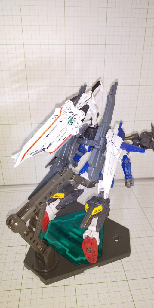 バックパック像を１枚アサルトブースターの余剰パーツに、カレッドヴルッフのジョイントパーツ、ビルドシリーズのメテオホッパーのウイングとパワードアームズパワーダーのビームキャノンを装備