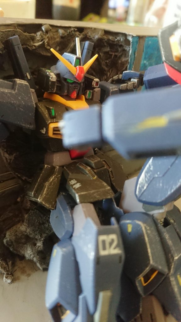 アニメでは機体は汚れてなかったはずですが、ドライブラシだけはやりたくなった。