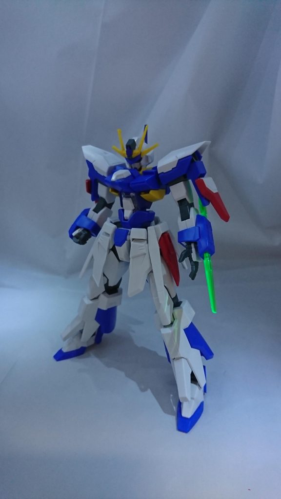 本体左腕のCファンネルはファンネルとしてよりもシールドや白兵戦時のサーベルとしての効果を優先としているため、ファンネルを使用した戦闘はほぼ、おこなわれていない。