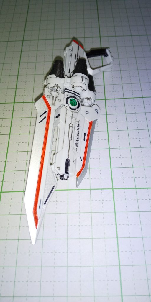 少し荒いですが、カレッドヴルッフの塗装はしています刃の部分、ガンダムマーカーのシャインシルバーを塗ったんですが、光の加減次第ではわからない感じで少し失敗かな？