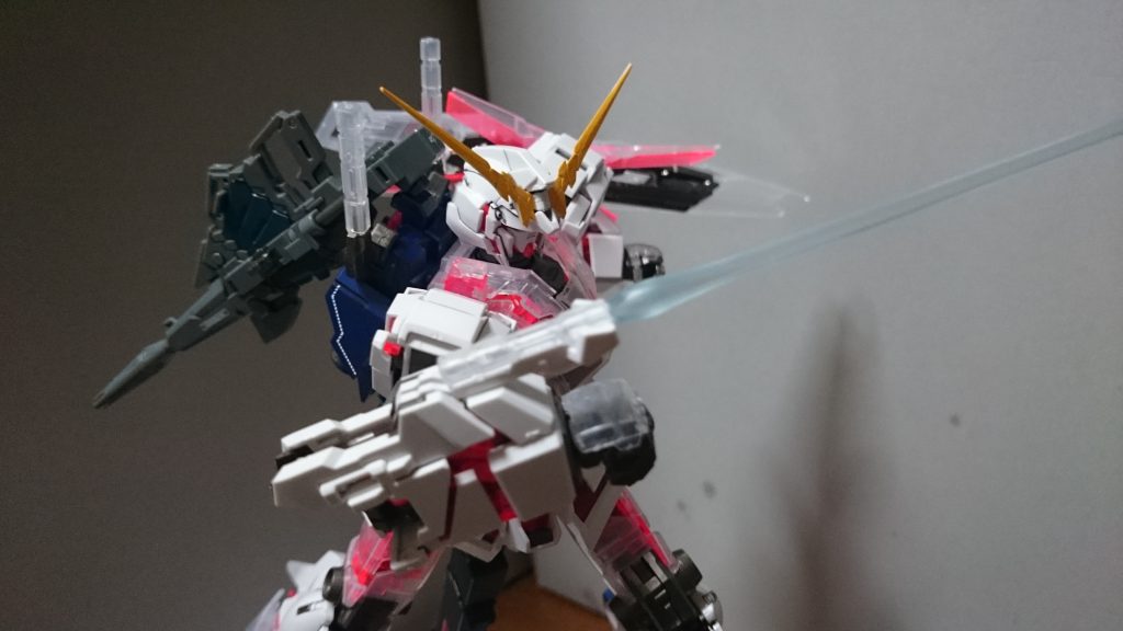 ・ビームトンファービームサーベルのエフェクトは青白いものが付属してるっス