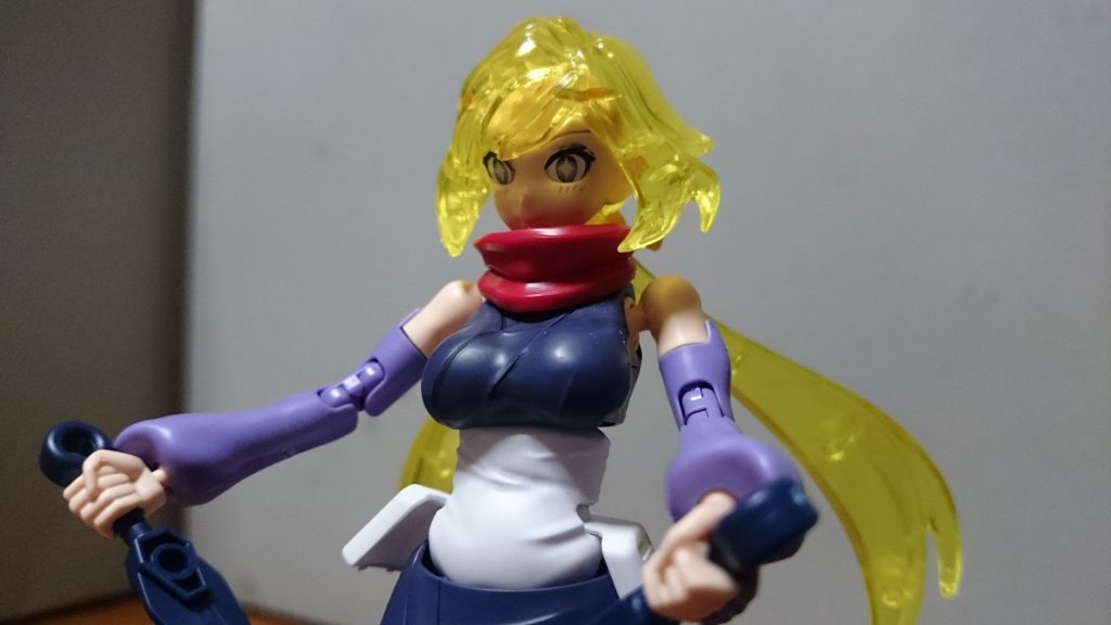 超ダイバ忍!こんなことにも(笑)アヤメさんの髪パーツが収録されているランナーのパーツ(といってもランナーレススタンドの延長パーツのみ)も使用してるので、クリアイエローのアヤメさんの余剰髪パーツを使用してこんなことにも!ちなみにツインテを纏める飾りのパーツはアヤメさんの方から持ってくる必要があるっス。ただ、クリアなことが仇となって、ツインテの可動がぎっちぎちだったり、髪の下の構造が若干丸見えに……またそのランナーには他にもクナイやマスク、そして……