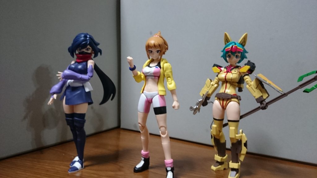 ・フィギュアライズスタンダード・ビルドシリーズのキャラ比較いやはや、発売される度にどんどん出来が良くなってくっスねぇ……バンダイの技術力は化物か…!ちなみにアヤメさんとナミさんは目のモールドがあるので、デカールやシールは使わずに塗装してるっス。てか目のパーツが分割されてると、デカールとかよりも塗装の方がきれいに仕上げられるっス(単にデカール苦手なだけ)それではフミナパイセンで遊んでみるっス~