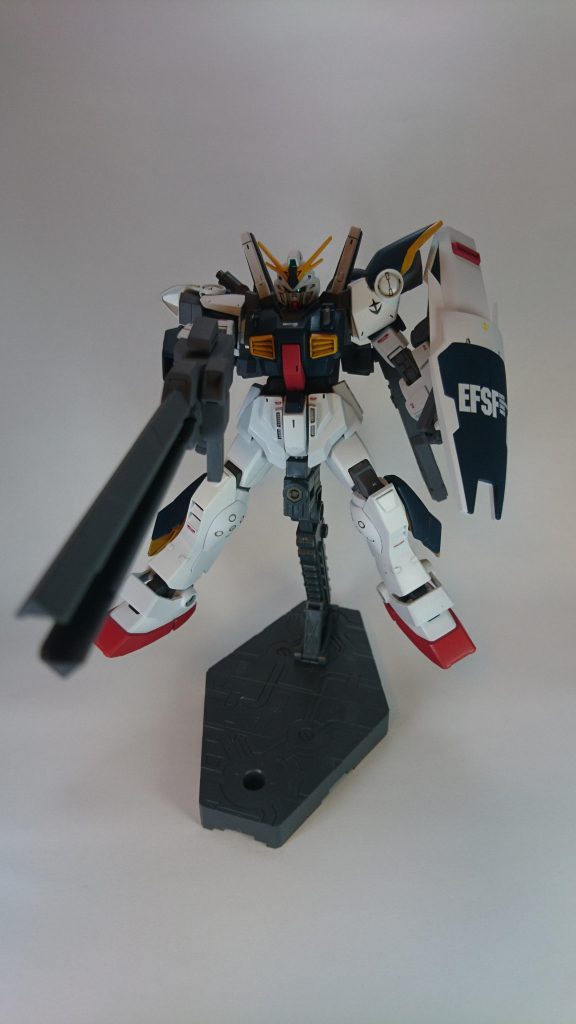 これはIフィールドを有する敵に対しての対策として制作され、超長距離から釘状の弾頭をレールガンによって打ち出すことで、Iフィールド発生装置を破壊したのちにパージして接近し、ビーム兵器による戦闘をしかけるためのもの狙撃の制度を上げるために両肩には強化型のレーダーと望遠カメラが追加されているなお本機は完成後のテスト中に不運にも暴走したフェネクスと遭遇しており、その際すれ違いざまに跡形もなく破壊されて、歴史の表舞台に現れることはなかった。