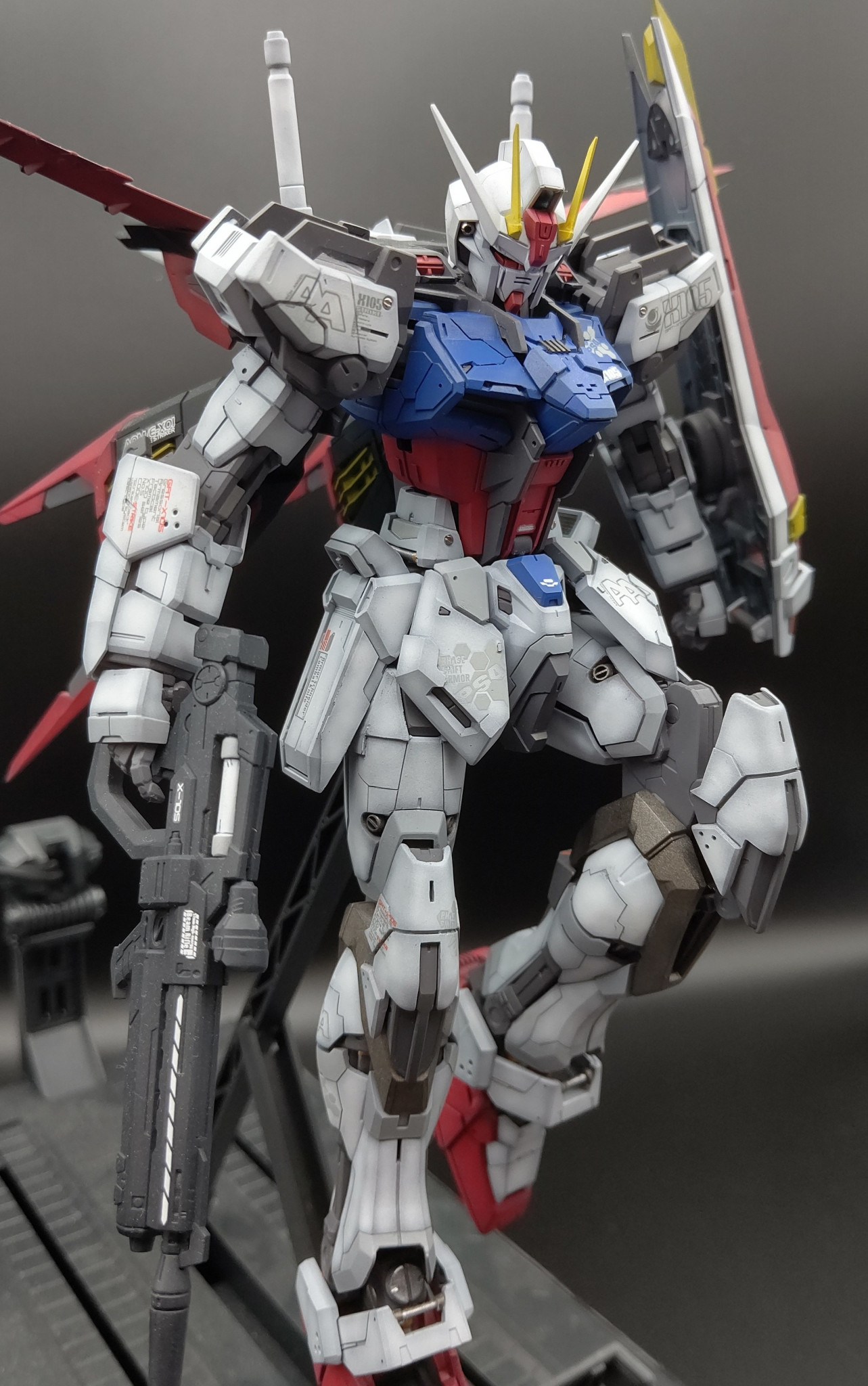 MG 1 100 エールストライクガンダム Ver.RM完全塗装完成品 - 模型