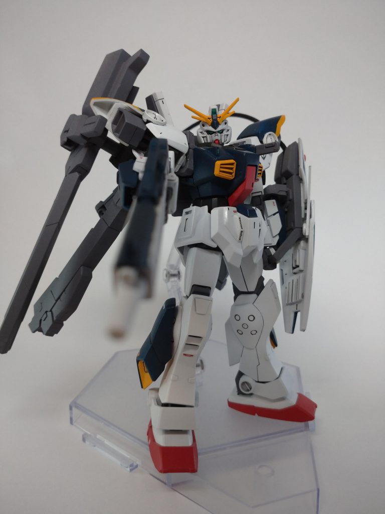 シャアの反乱後、ニュータイプという存在の廃絶思考の強かった連邦軍だが、高官の中にはその力を自分たちの私兵とすることを目論みアナハイムに対してニュータイプ用のモビルスーツの開発を依頼するものたちもいた。しかしその大半はただの政治屋でありニュータイプというものをよく知らず、またニュータイプ用の秘匿技術なども軍からは伝えられていなかったため、この機体にはサイコフレームなどのニュータイプ用の技術は用いられていない。ただ現状の技術で作れる最高の反応速度と新型ジェネレーター、そして試作武装を搭載したことで、確かにオールドタイプでは扱えない程度にはピーキーな性能となっている。という設定