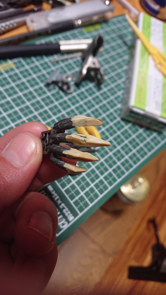 ルクスネイルのシャープ化をしたくて初めてのパテを使いましたがキレイには成形できず妥協してしまいました