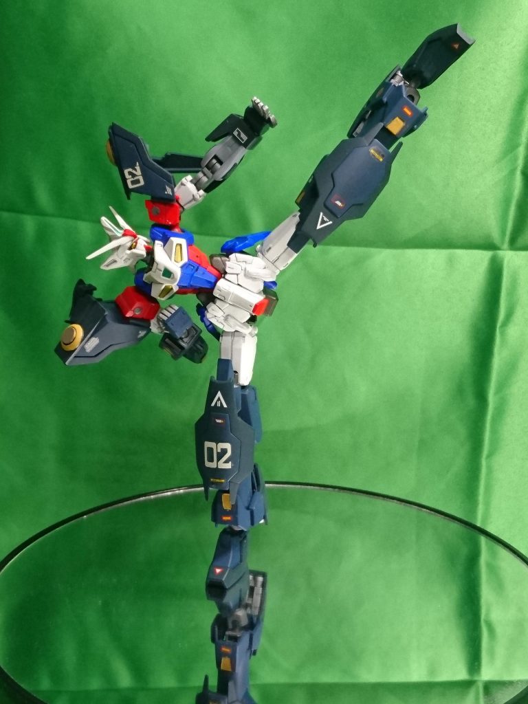 多動関節を入れたことにより、バランスを細かく取れるようになったのでこんなポーズも可能に。いろいろなポーズを取るのが楽しくて仕方ないです。