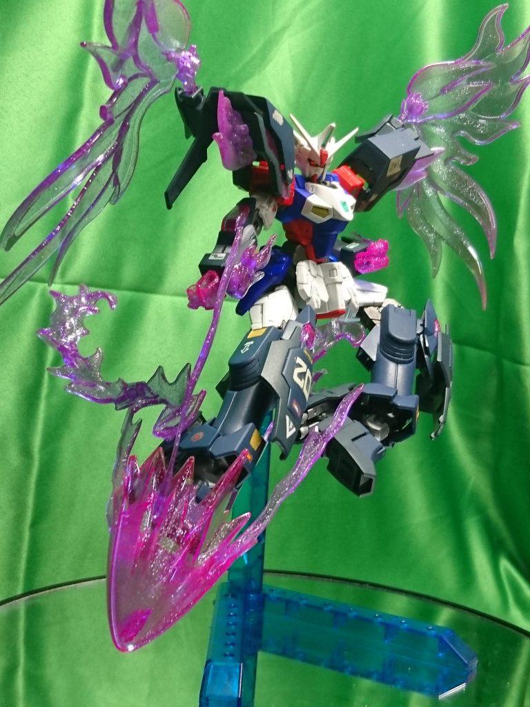 可動域と強度の確保が出来たので満足しています。ただ肩のクリアパーツの加工めっちゃ大変だったので2度とやらないです(笑)